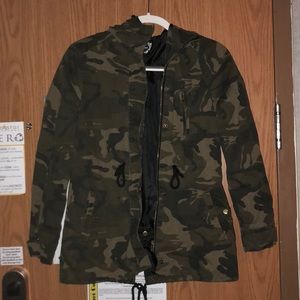 FOREVER 21 CAMO JACKET